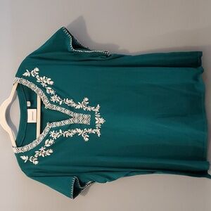 Avenue embroidered tee